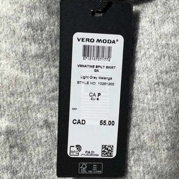 NWT - Vero Moda- Side Split Skirt - Size Small - Picture 4 of 6
